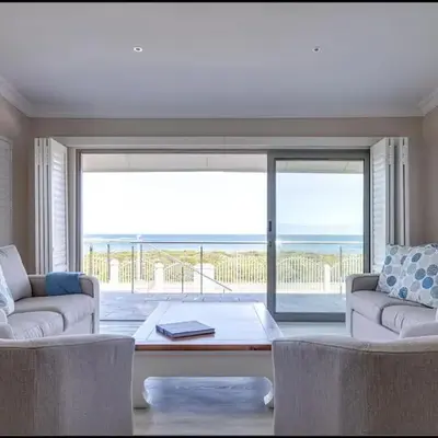 Seafront Retreat in Sandbaai