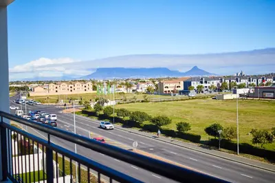 Gallery image of 1b - Golden Pearl of Parklands in Cape Town