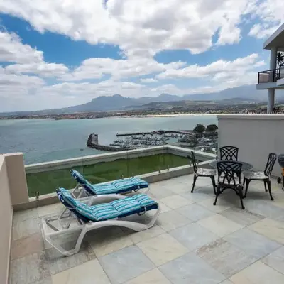 'Bikini Views' Private One Bedroom Suite for 2 with Sunny Veranda