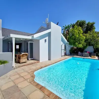 Strand Boat House