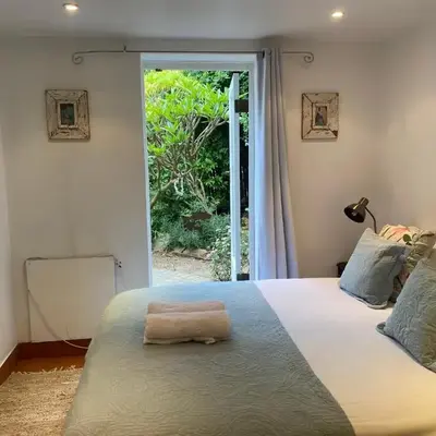 Tranquil Olive Tree Garden Apartment 2
