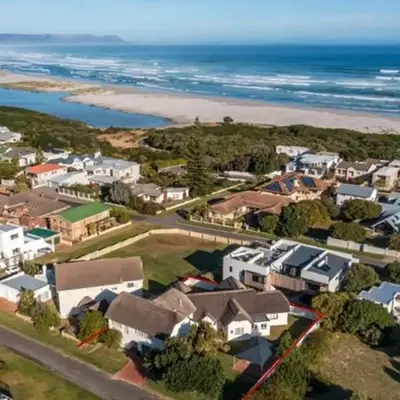 Lala Panzi - Grotto Beach
