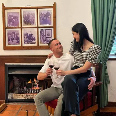 a man and a woman holding glasses of wine at La Bri Guesthouse in Rawsonville