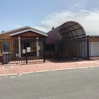 Cape Town 5 bedroom house Belhar