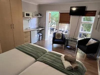 Gallery image of Lovely Garden Studio 5 - 10 min walk to the beach in Cape Town