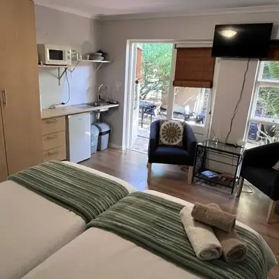 Lovely Garden Studio 5 - 10 min walk to the beach