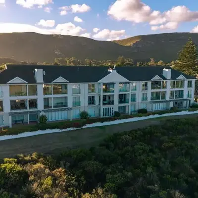 Seaside Serenity: Tranquil Oceanview Retreat
