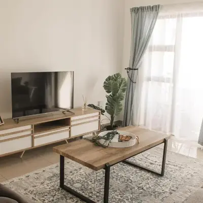 Modern 2 bedroom apartment close to shops & beach