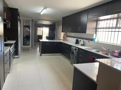 Gallery image of Ludinz guest house self catering in Cape Town