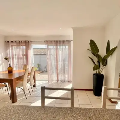 3 Bedroom Family Home with Pool