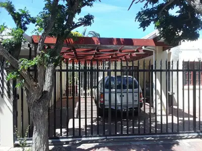 a car parked under a gate in a house at Tolbos Backpackers in Worcester