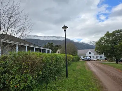 a street light on the side of a dirt road at Greyt House selfcatering house in Greyton SA in Greyton