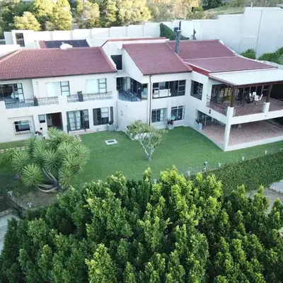 B Shocked Manor - Lux Suites