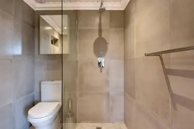 a bathroom with a toilet and a shower at Heuwels in Blauwvlei