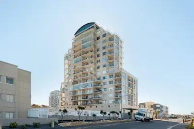 Gallery image of The Waves 1104 in Bloubergstrand