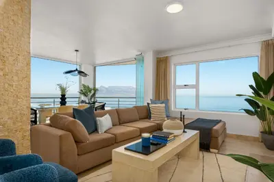 Gallery image of The Waves 1104 in Bloubergstrand