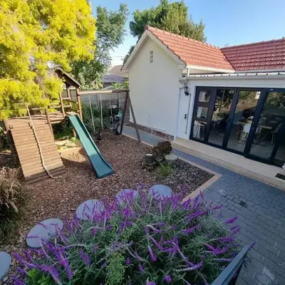 Spacious Lanes Cottage and Garage Parking