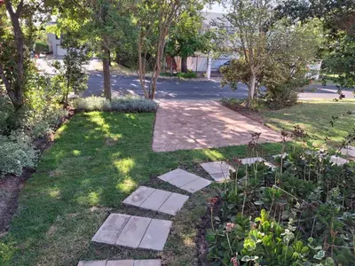 a garden with a stone walkway in the grass at Paradysrus in Stellenbosch