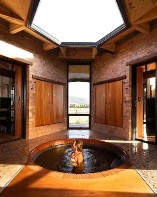 a little girl in a hot tub in a room at Natimby Lodge in Botrivier
