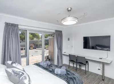 a bedroom with a bed and a desk with chairs at Infinite Studio str in Panorama