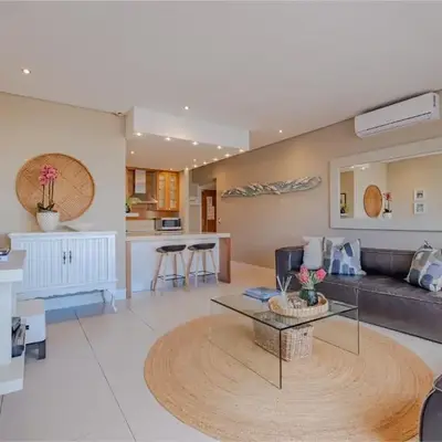 Hermanus Marine Square spacious 1 bedroom- central & close to sea