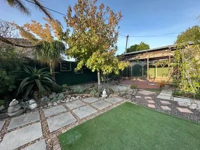 a backyard with a garden with a lawn at Suite Dreams Garden Dream Cottage in Panorama