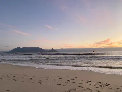 Gallery image of Sunset on 13 in Bloubergstrand