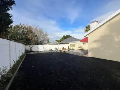 a driveway in a yard next to a fence at Minak Guest House Bellville in Bellville