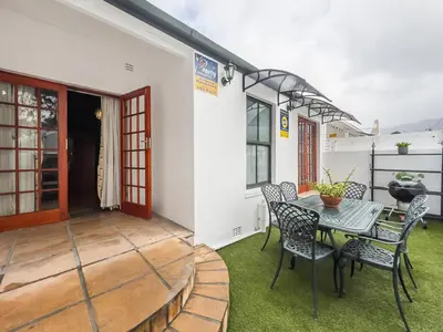 Gallery image of Escape to tranquility in Claremont in Cape Town
