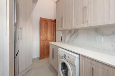 a laundry room with a washer and dryer at Iets Nuuts in Hermanus