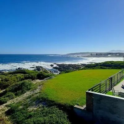 Spacious 4 Bedroom on the Beach