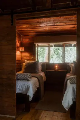 a small room with two beds and a window at Glen Oakes Farm Stay in Hartebeest Rivier
