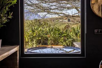 a window with a view of a tub outside at My Venue at Avemore in Onder-Papegaaiberg
