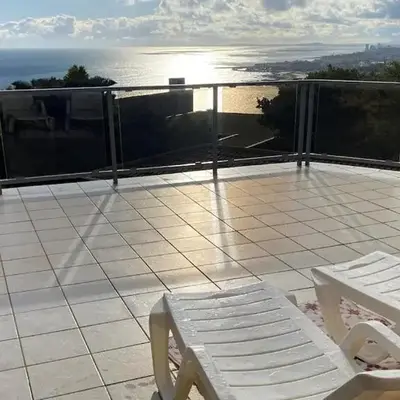 Ocean & Mountain View Apartment