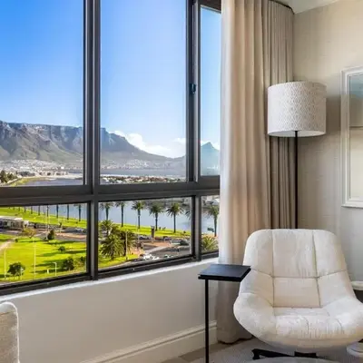 Modern 1 Bedroom Table Mountain View Hideaway