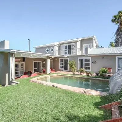 Large 4 Bedroom Villa with Pool