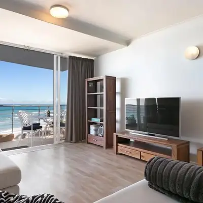 Chic Beachfront Apt with Table Mountain Views Horizon Bay 902