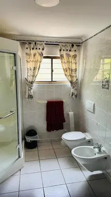 a bathroom with a toilet and a sink at Kleine Villa mit Pool und freie Sicht auf die Berge in Somerset West
