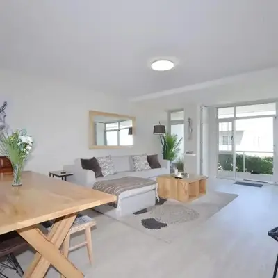 Large Modern 1 Bedroom Apartment at Dolphin Beach