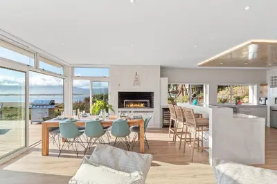 Gallery image of MBIZI lagoon house in Hermanus