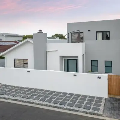 5 Bedroom Family Home with Private Apartment
