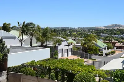 a view of a residential neighborhood with palm trees and houses at The Crest Studio in Oakdale
