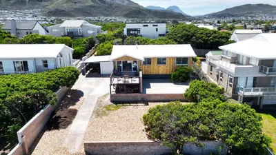 Gallery image of Brander Beachshack in Hermanus