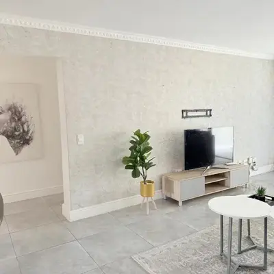 Italian luxe 6 sleeper apartment near canal walk