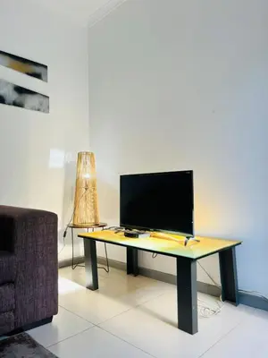 a desk with a television on it in a living room at Sunny Snooze Holiday Home in Goodwood
