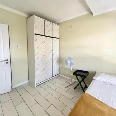 Spacious house for 11 Guests near Canal Walk Mall
