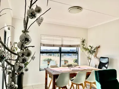 a dining room with a table and chairs at Cape Town Apartment with Table Mountain View in Cape Town