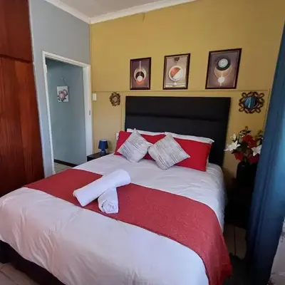 OakwayGuestSuit2 Private 1 Bed Kitchen Bath Aircon