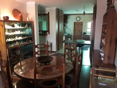 a room with a table and chairs and a kitchen at Overmeer in Worcester