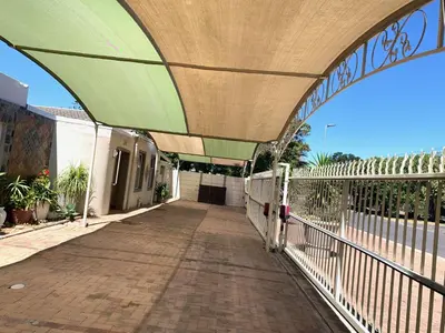 a bridge with awning over a walk way at Arum Field Accommodation in Table View